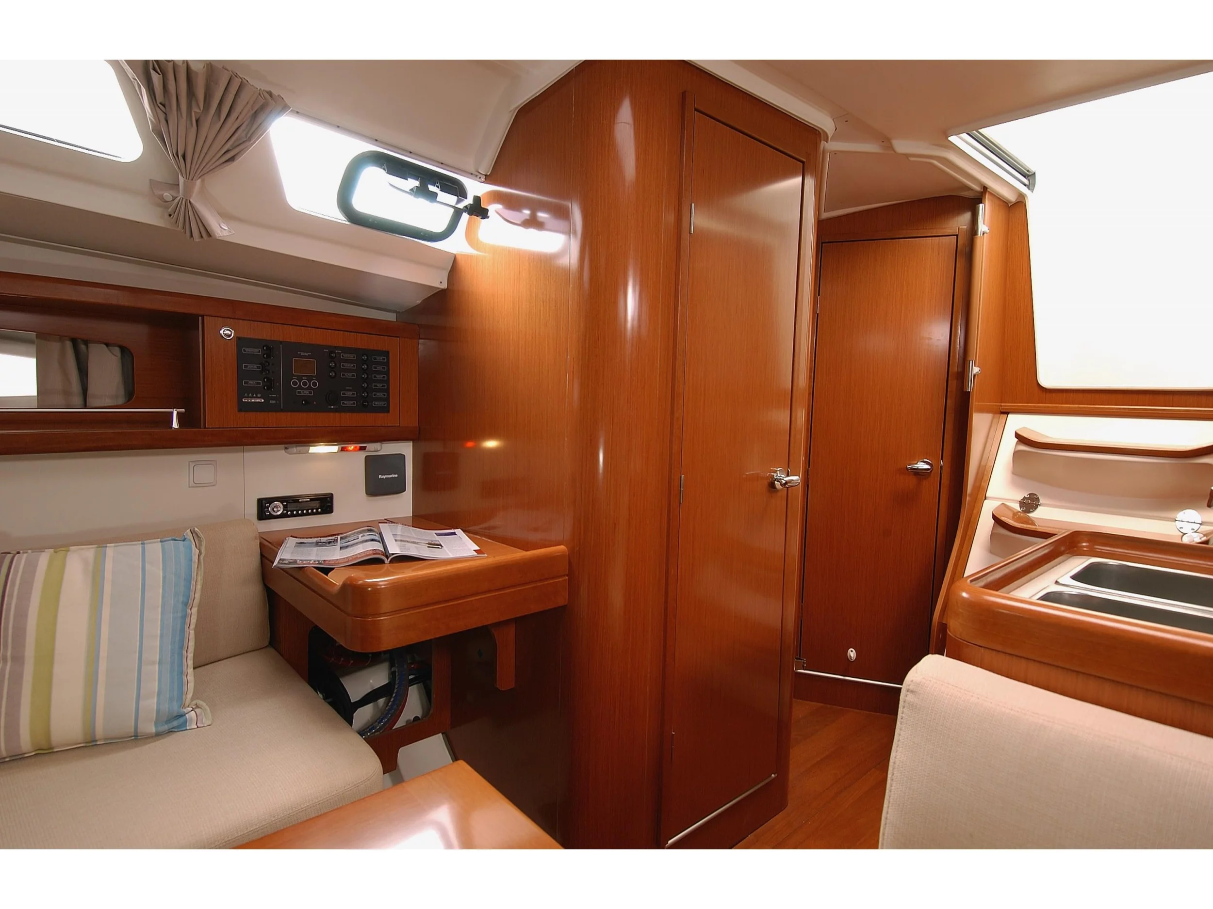 Oceanis 34 (Fun Five) Plan image - 3