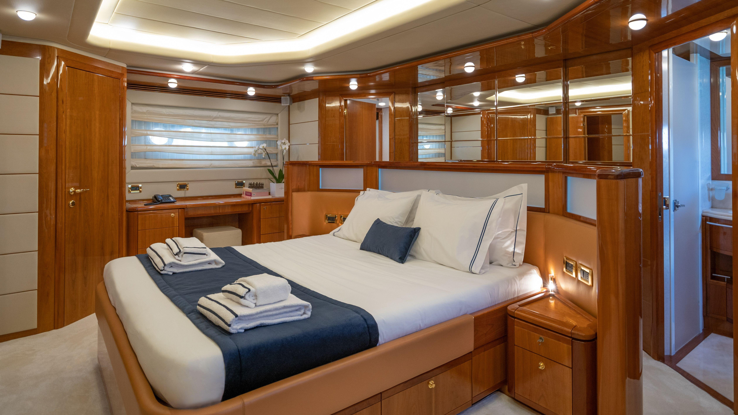 Photo #2 - Ferretti 880 (ESTIA YI) in Elliniko - 16182