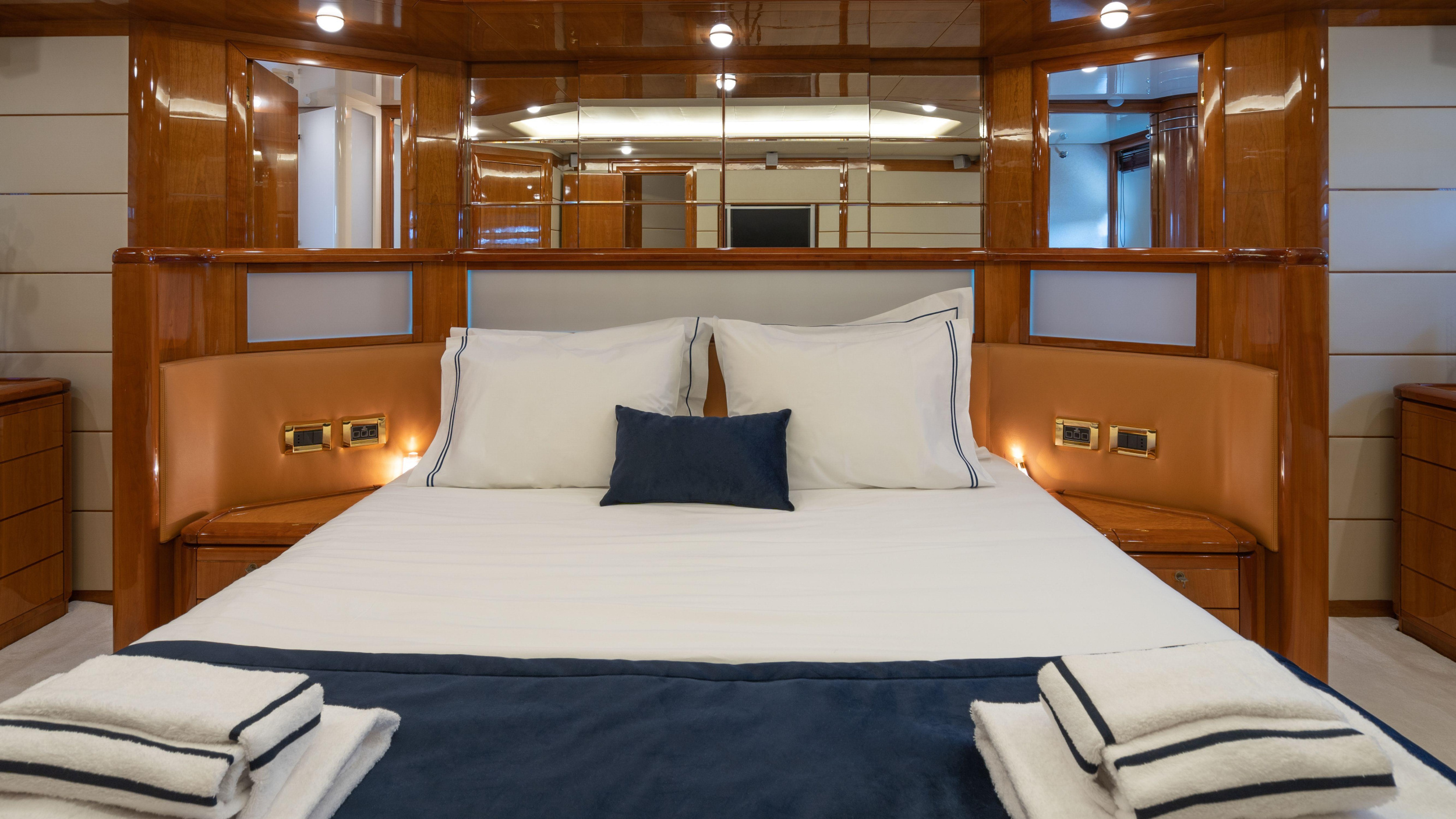 Photo #7 - Ferretti 880 (ESTIA YI) in Elliniko - 16182