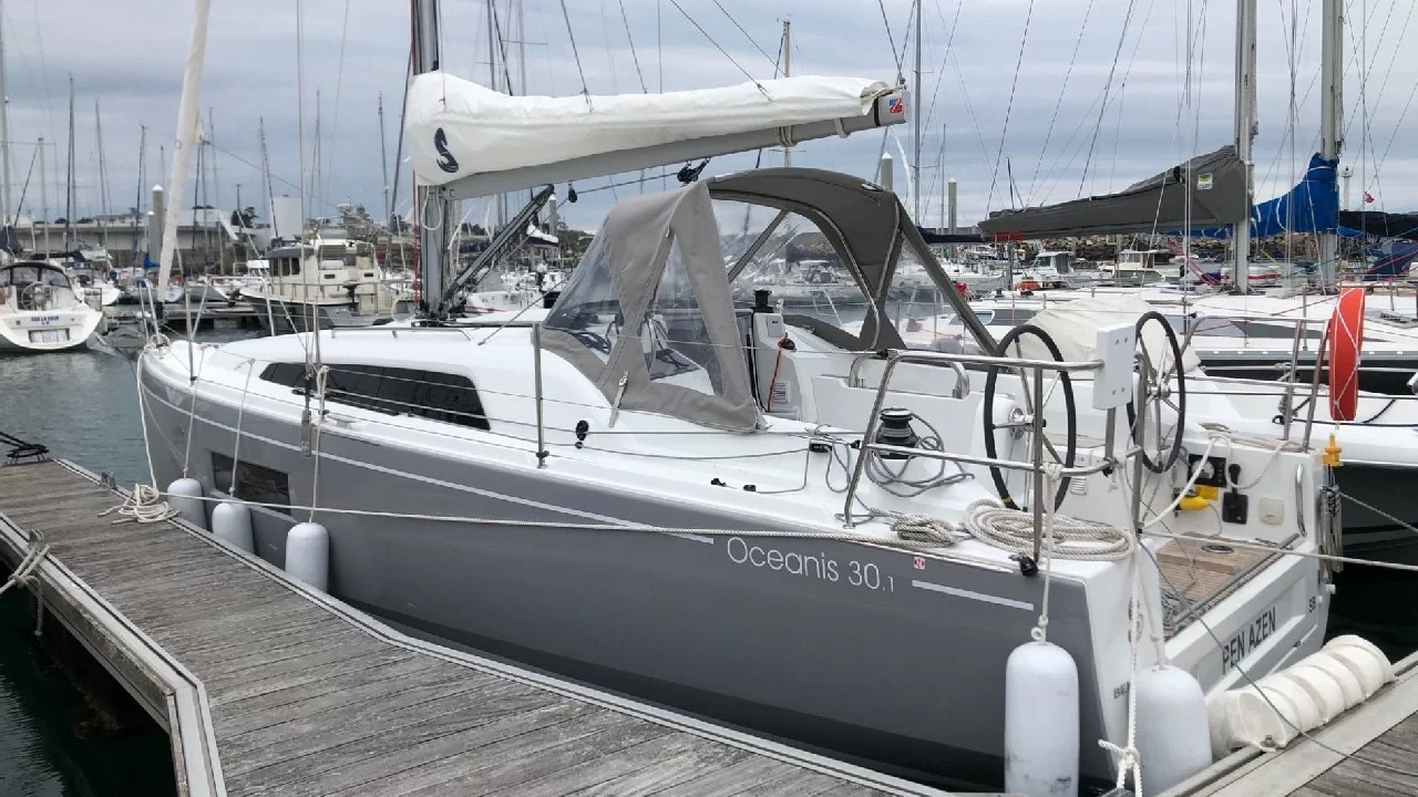 Oceanis 30.1 (Pen Azen)  - 2