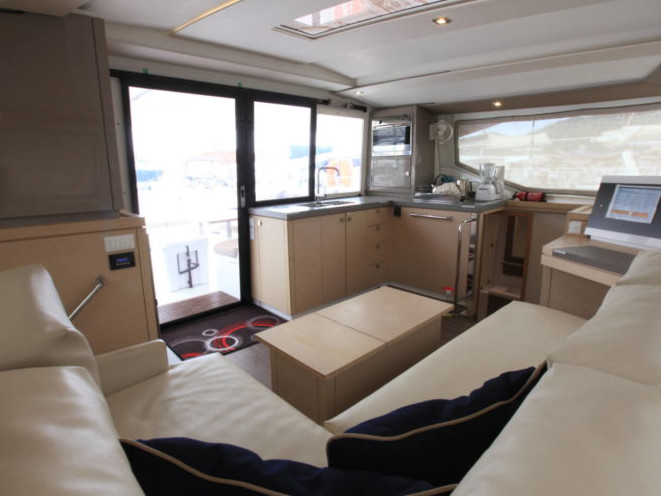 Photo #5 - Fountaine Pajot Lucia 40 (La Mer-Kat) in Road Town - 63178