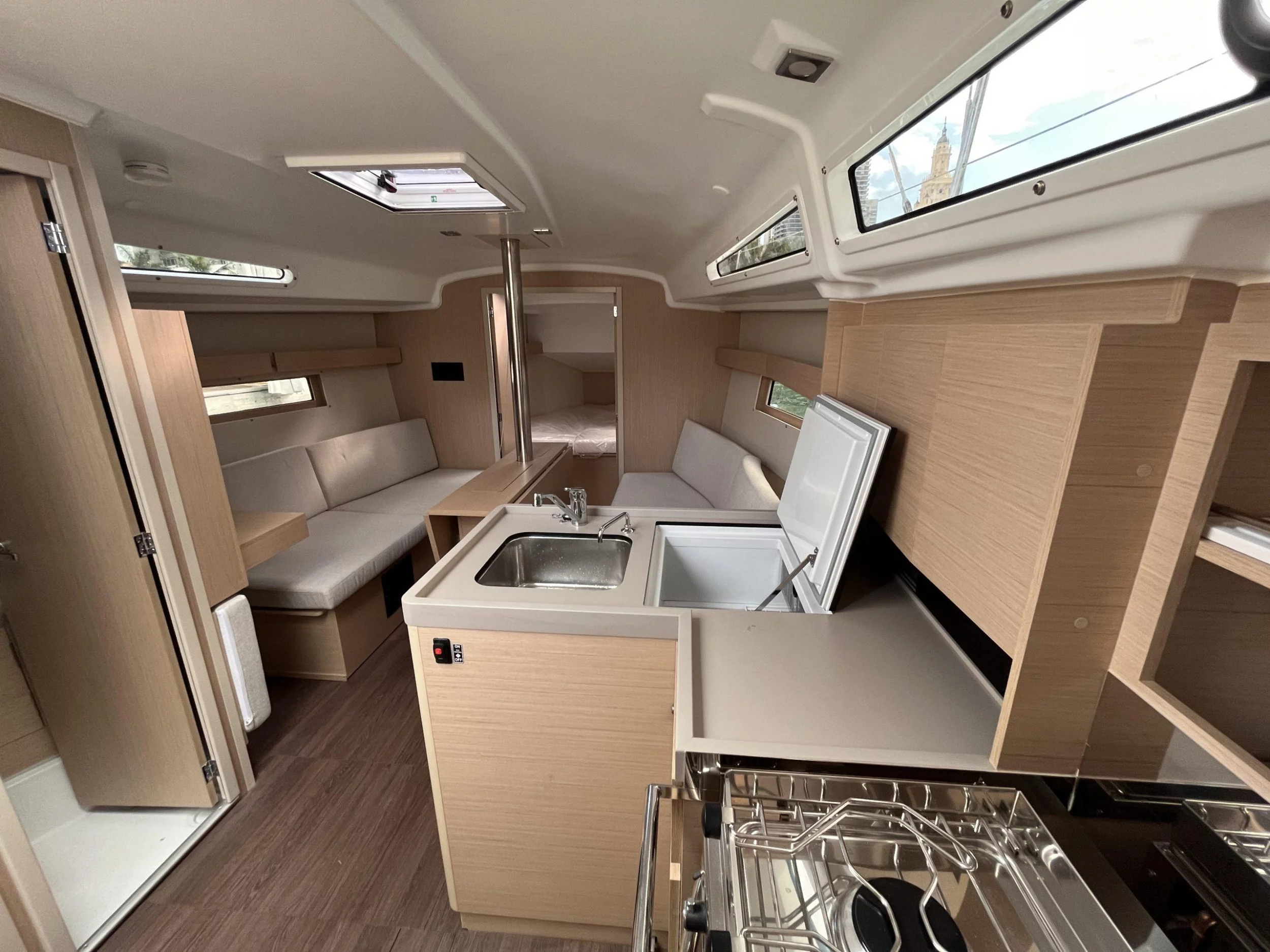 Oceanis 34.1 (Trapani Vela Club) Interior image - 4