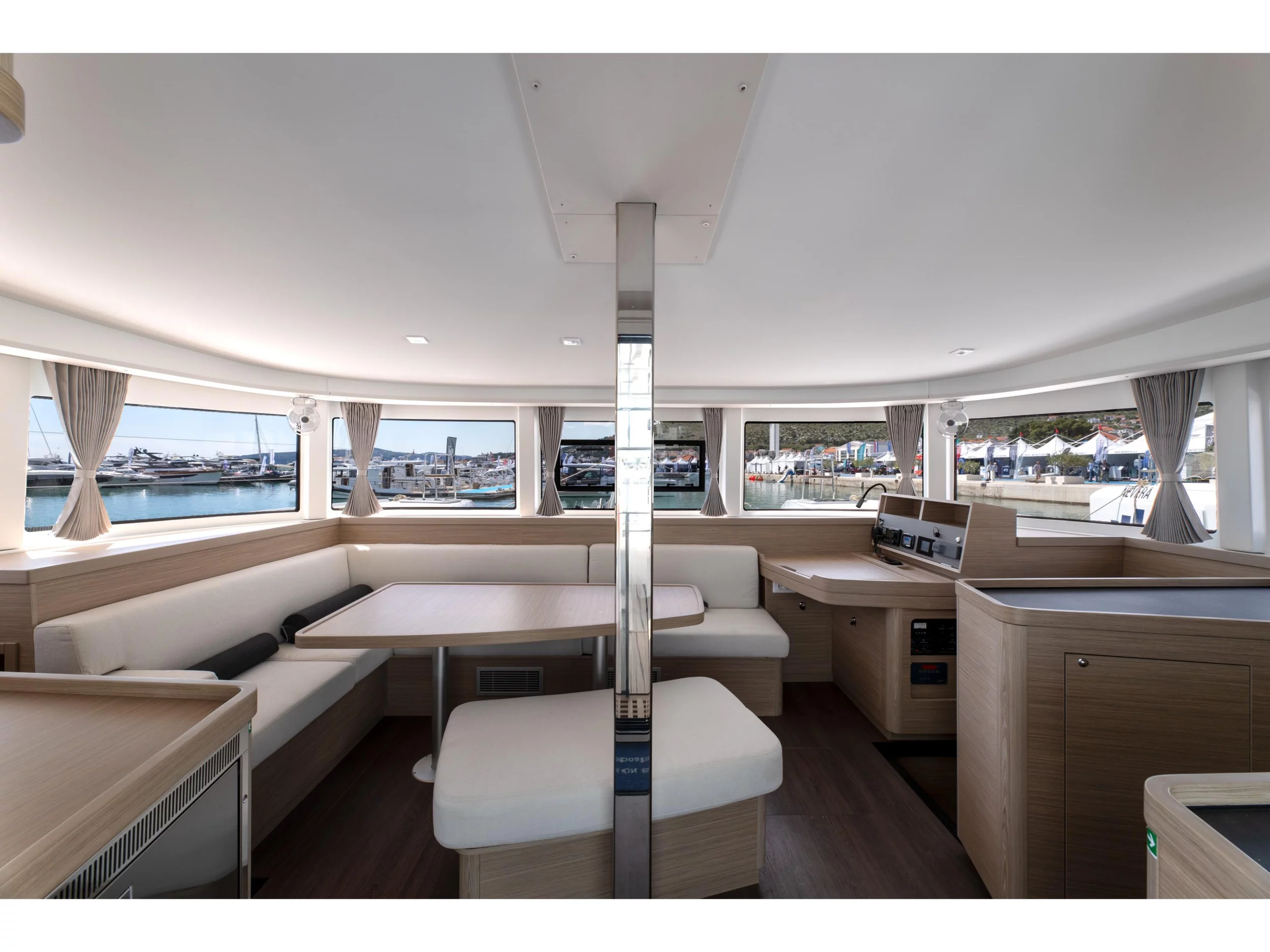 Lagoon 42 (AVENTUS) Interior image - 10