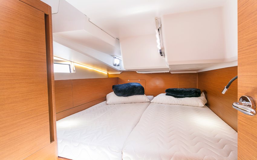 Photo #5 - Sun Odyssey 490 (Frida) in Portisco - 8011
