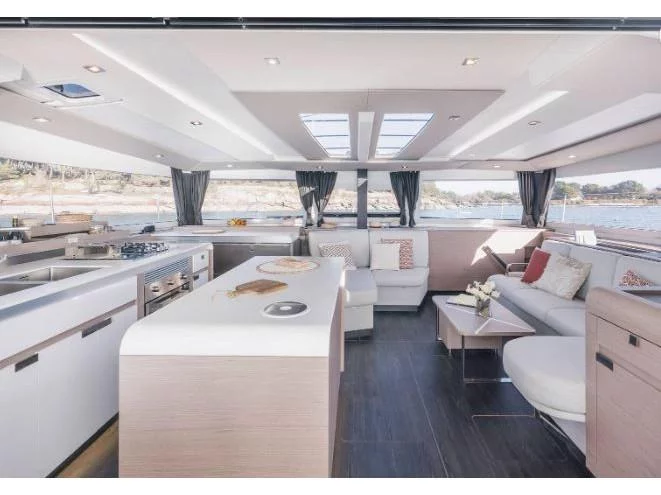 Aura 51 (Kebisiks) Interior image - 6