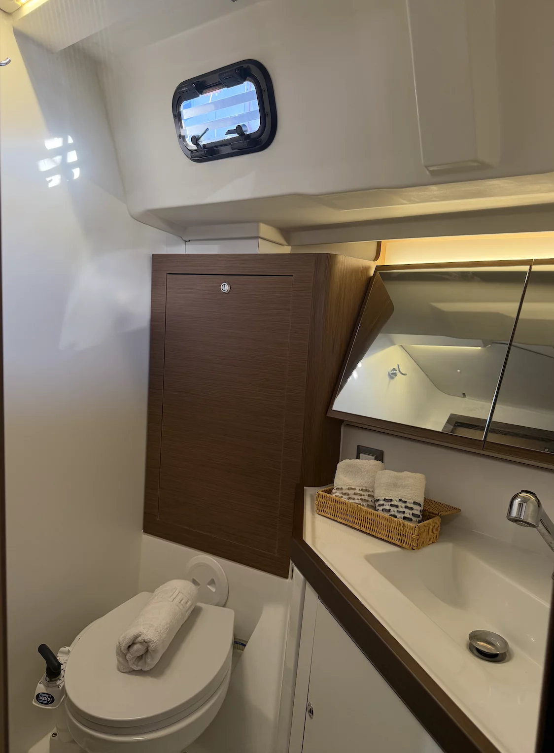 Oceanis 46.1 (Athena 2)  - 4