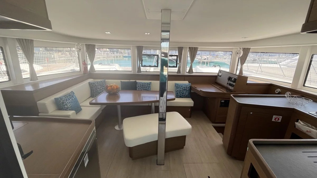 Lagoon 42 (Bellatrix)  - 18