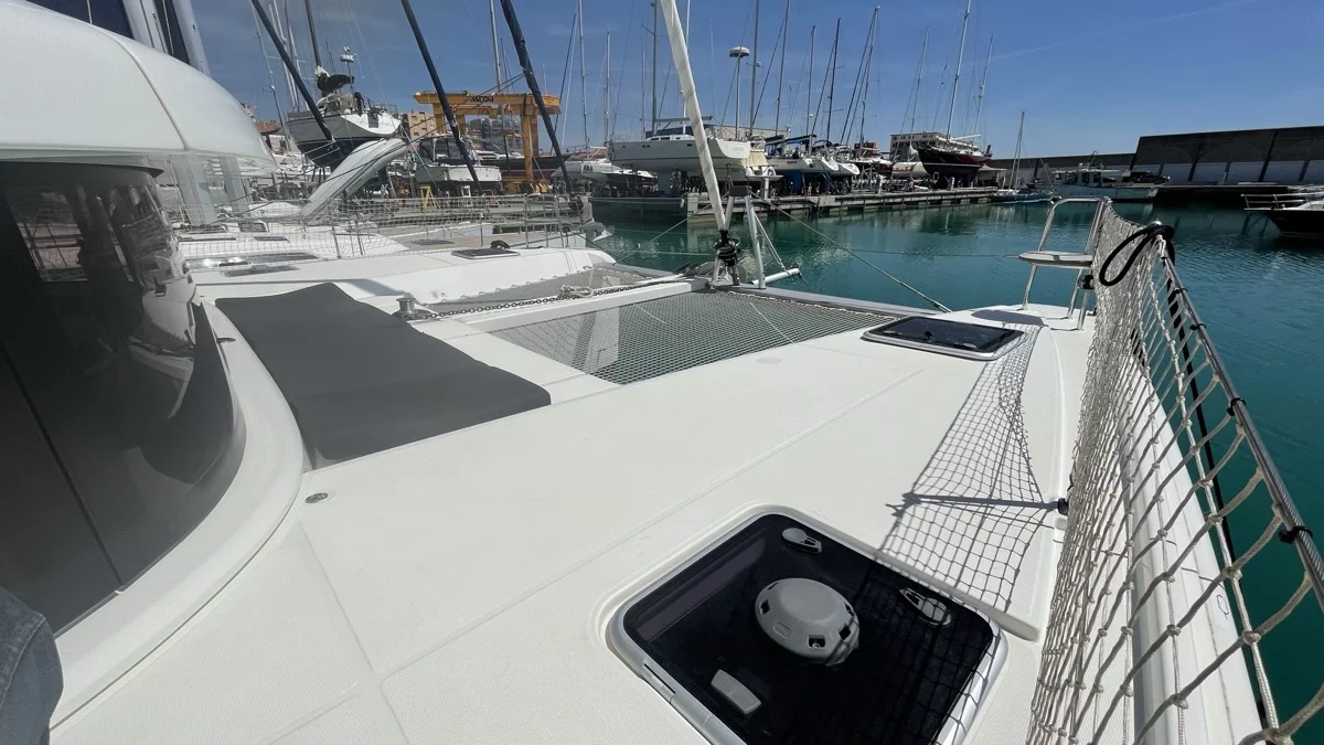 Lagoon 42 (Bellatrix)  - 10