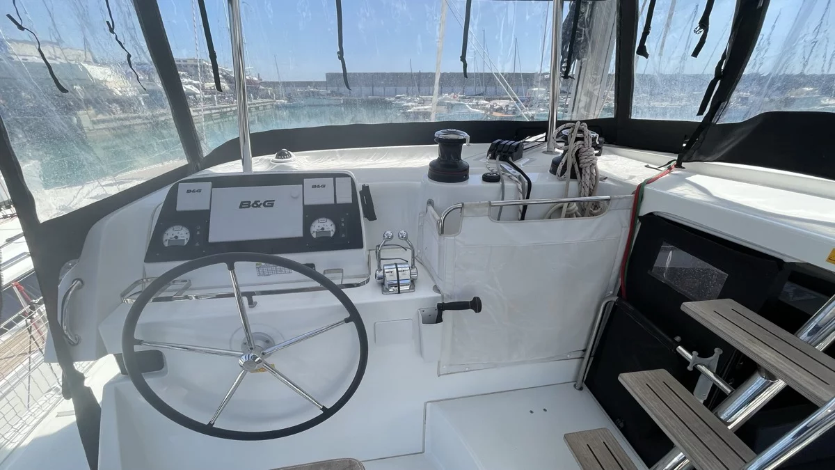 Lagoon 42 (Bellatrix)  - 19
