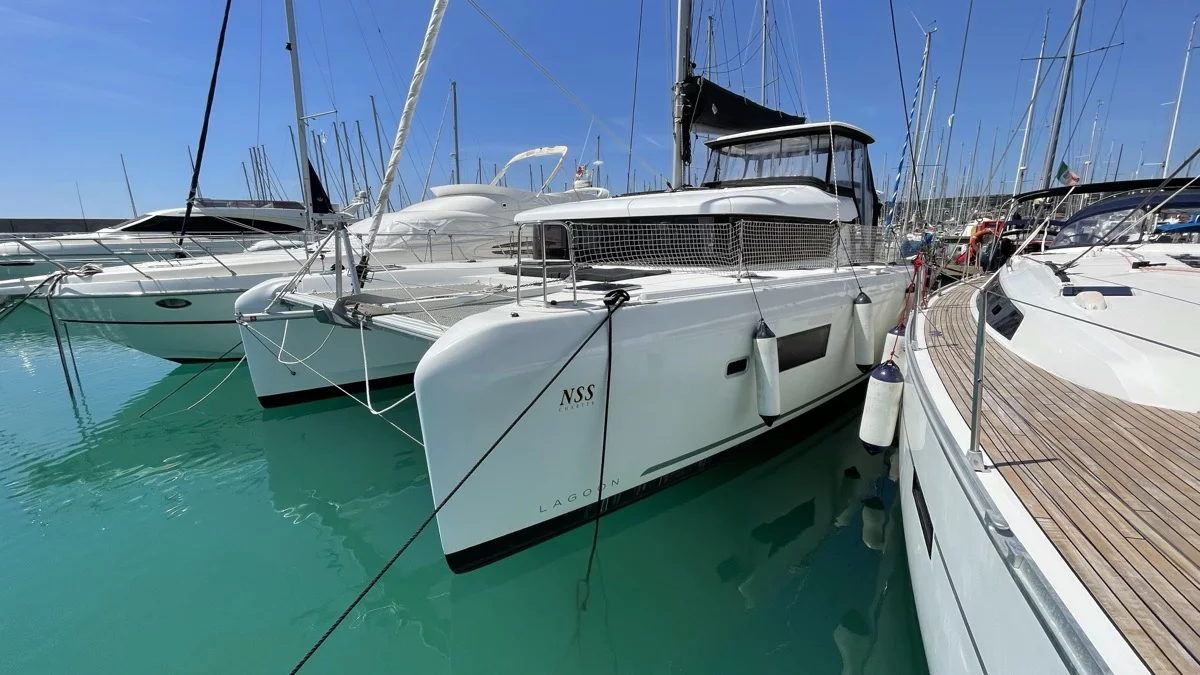 Lagoon 42 (Bellatrix)  - 6
