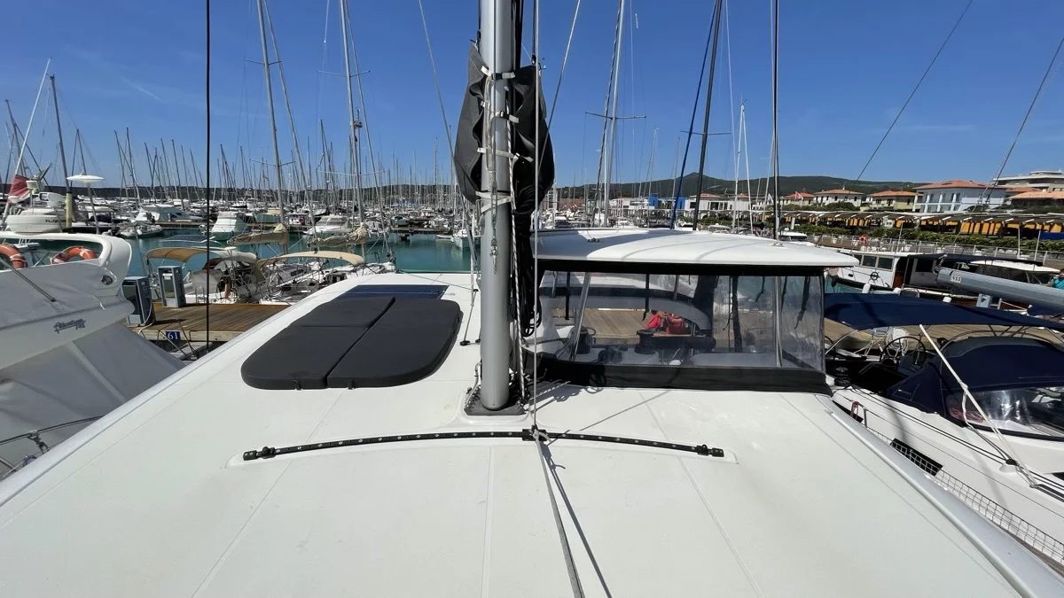 Lagoon 42 (Bellatrix)  - 15