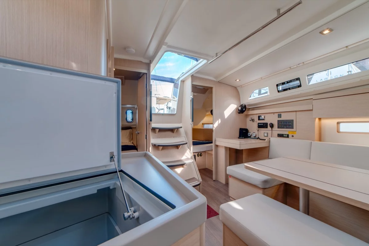 Oceanis 40.1 (3cab) (Maverick)  - 12