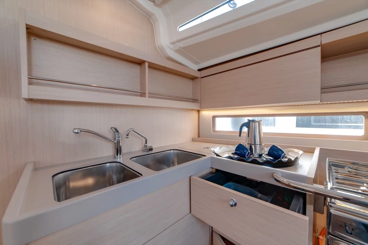 Oceanis 40.1 (3cab) (Maverick)  - 4