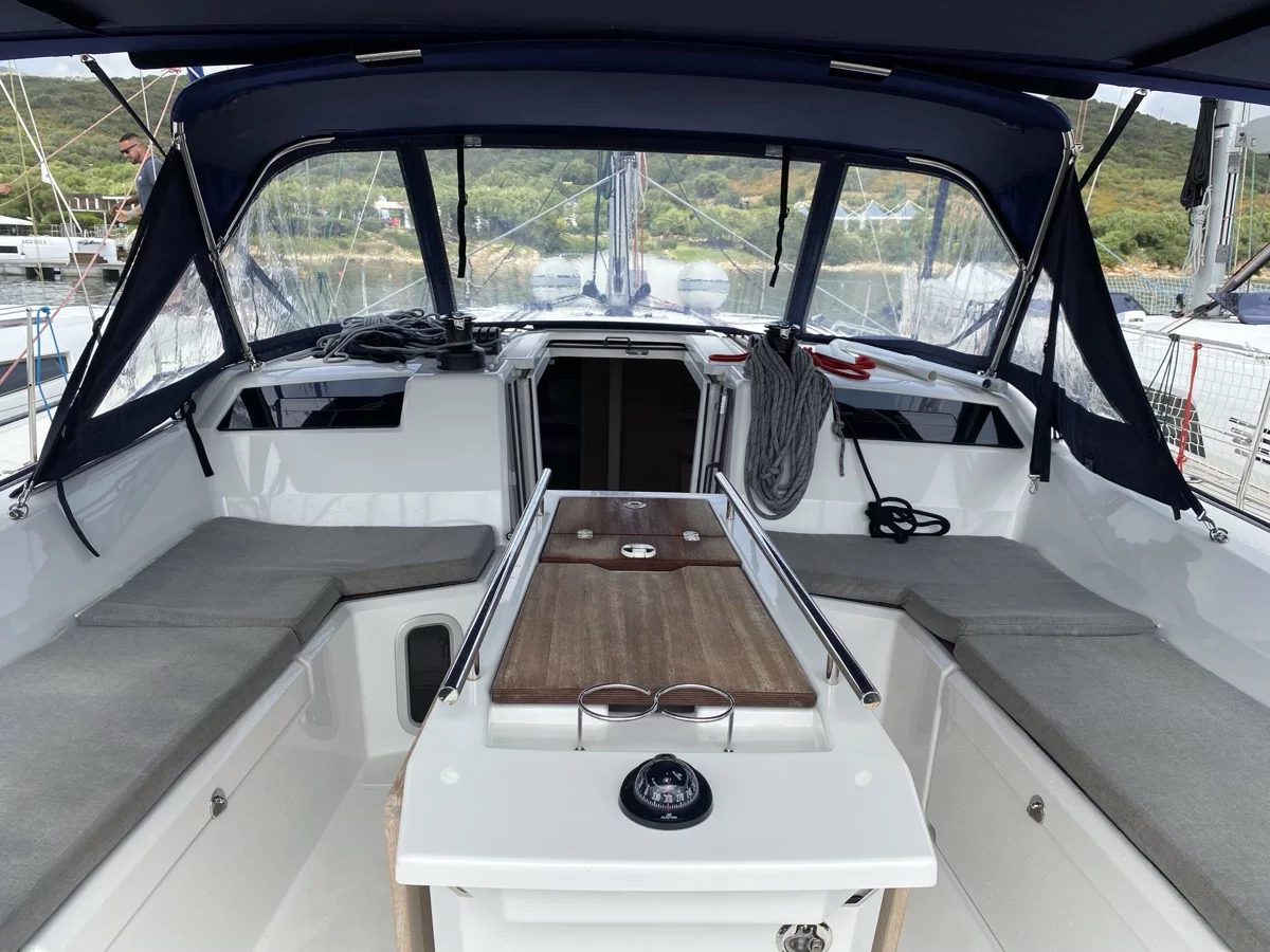 Oceanis 40.1 (3cab) (Karma)  - 9
