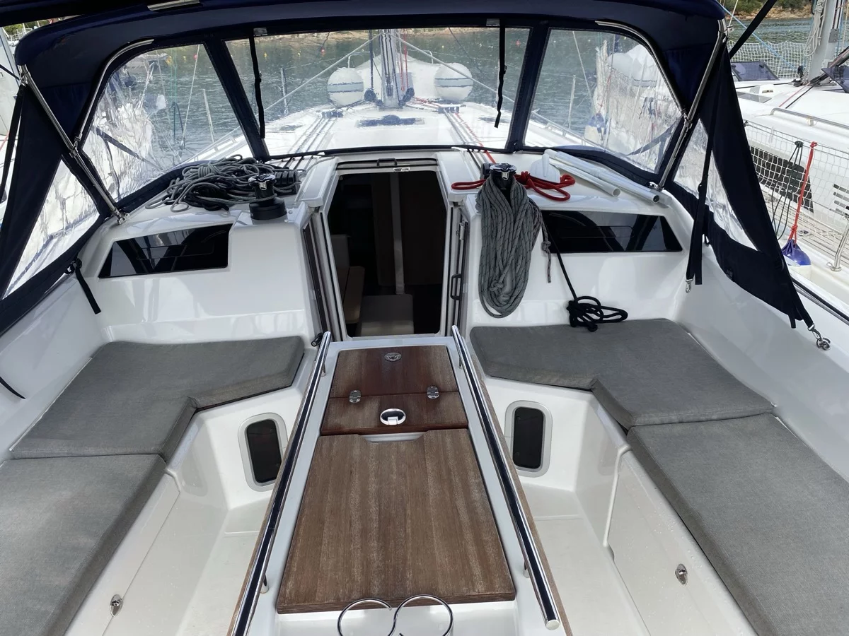 Oceanis 40.1 (3cab) (Karma)  - 17