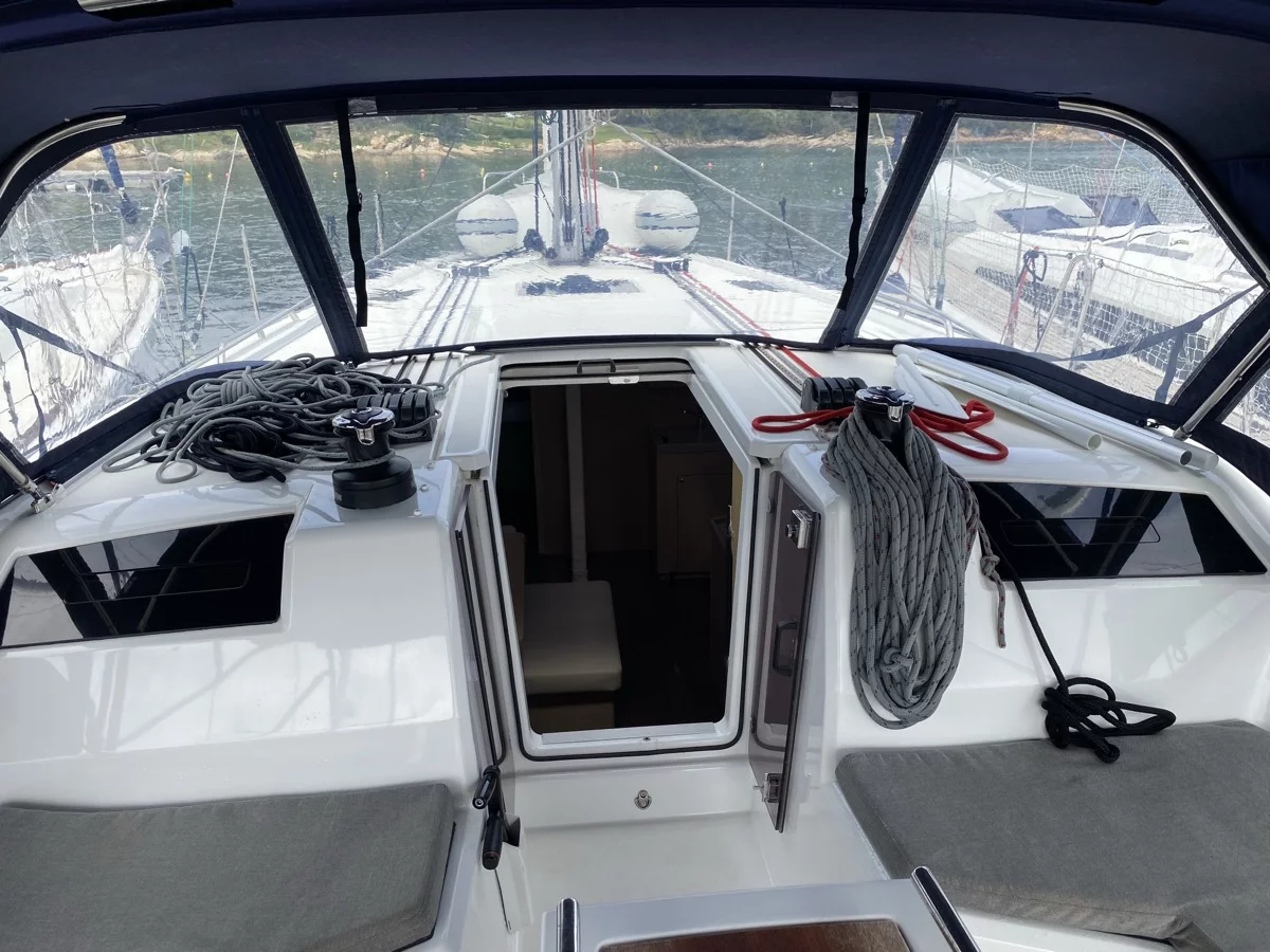Oceanis 40.1 (3cab) (Karma)  - 21