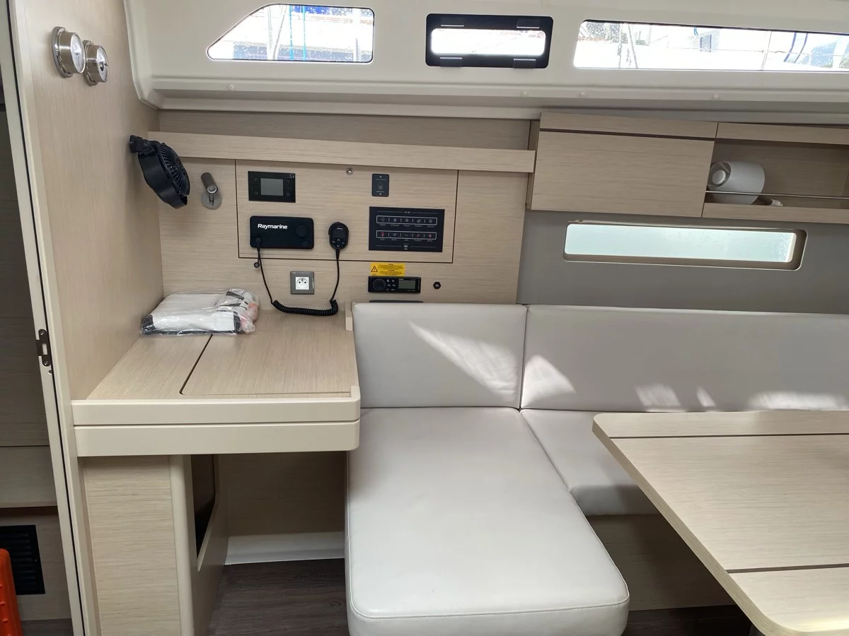 Oceanis 40.1 (3cab) (Karma)  - 16