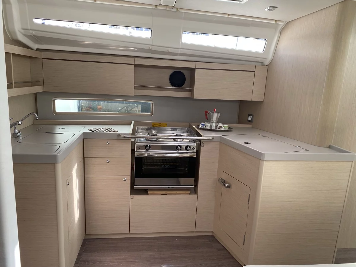 Oceanis 40.1 (3cab) (Karma)  - 18
