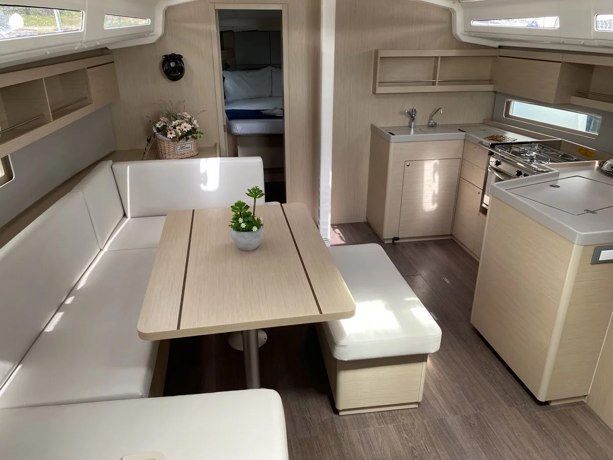 Oceanis 40.1 (3cab) (Karma)  - 6