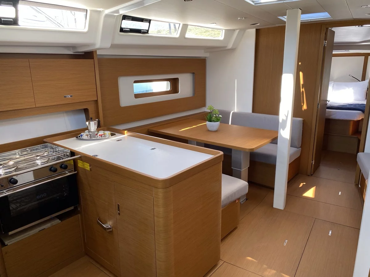 First 44 (Saetta) Interior image - 19