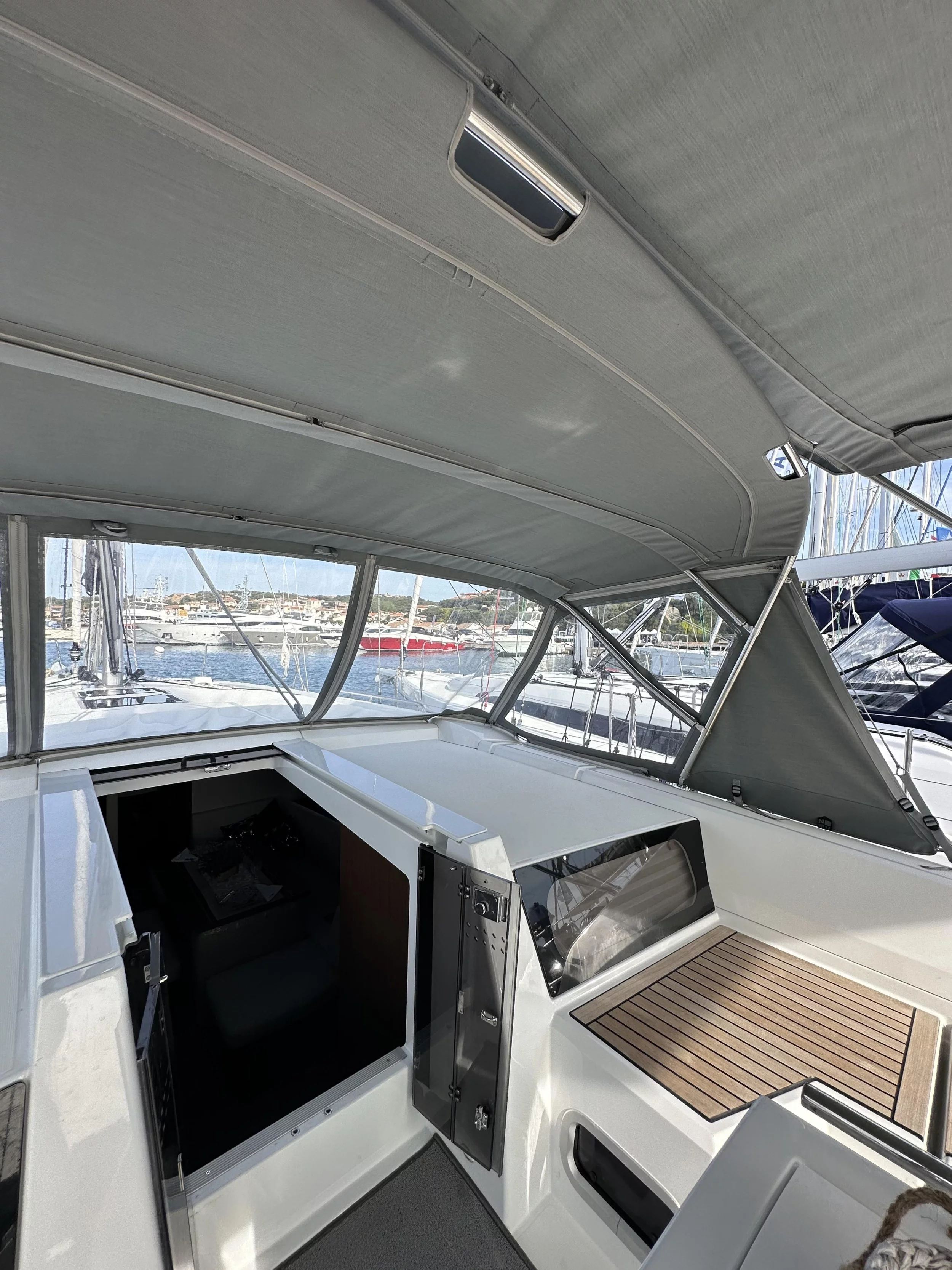 Oceanis 46.1 (5 cab) (Moonraker)  - 12