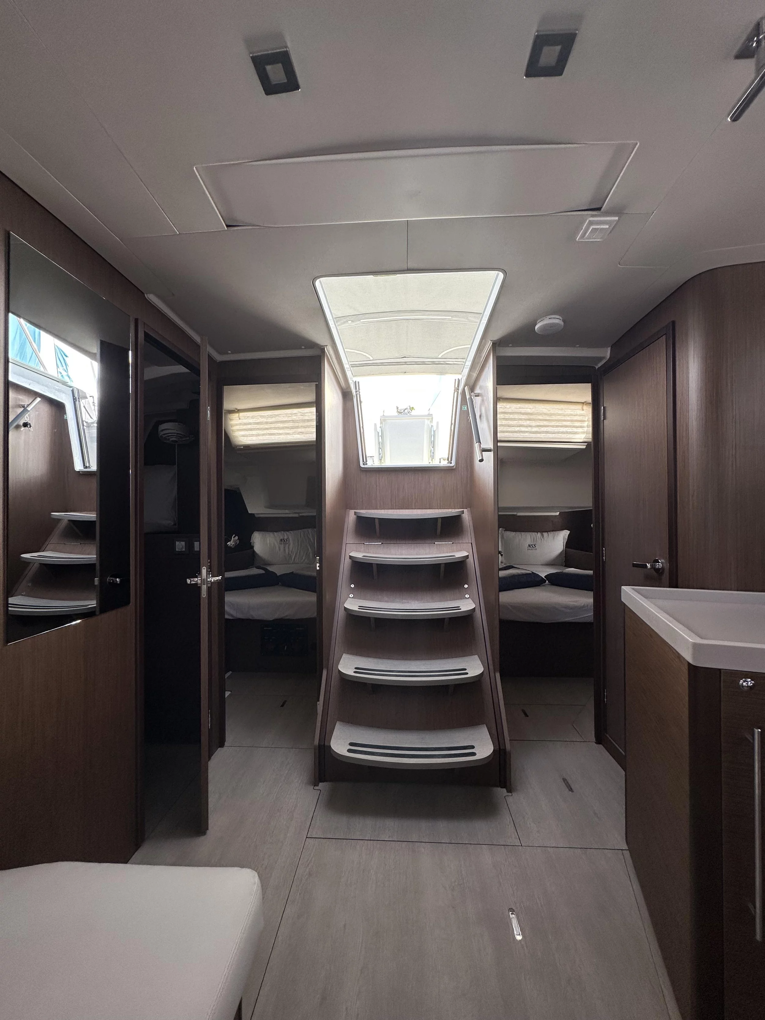 Oceanis 46.1 (5 cab) (Moonraker)  - 19