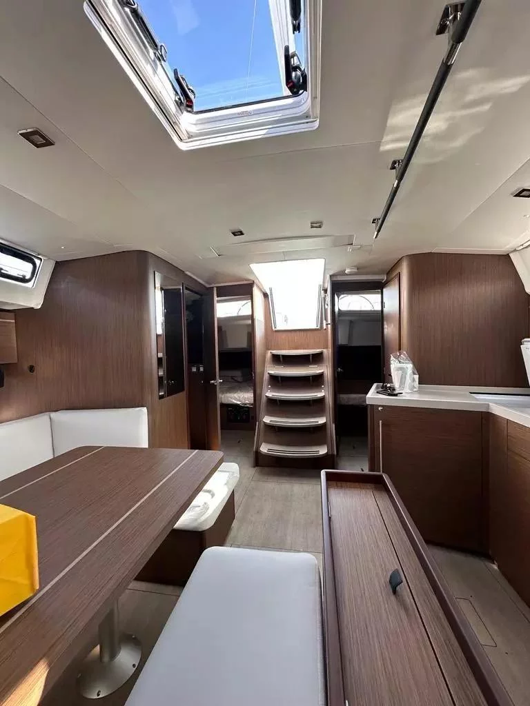 Oceanis 46.1 (5 cab) (Moonraker)  - 7