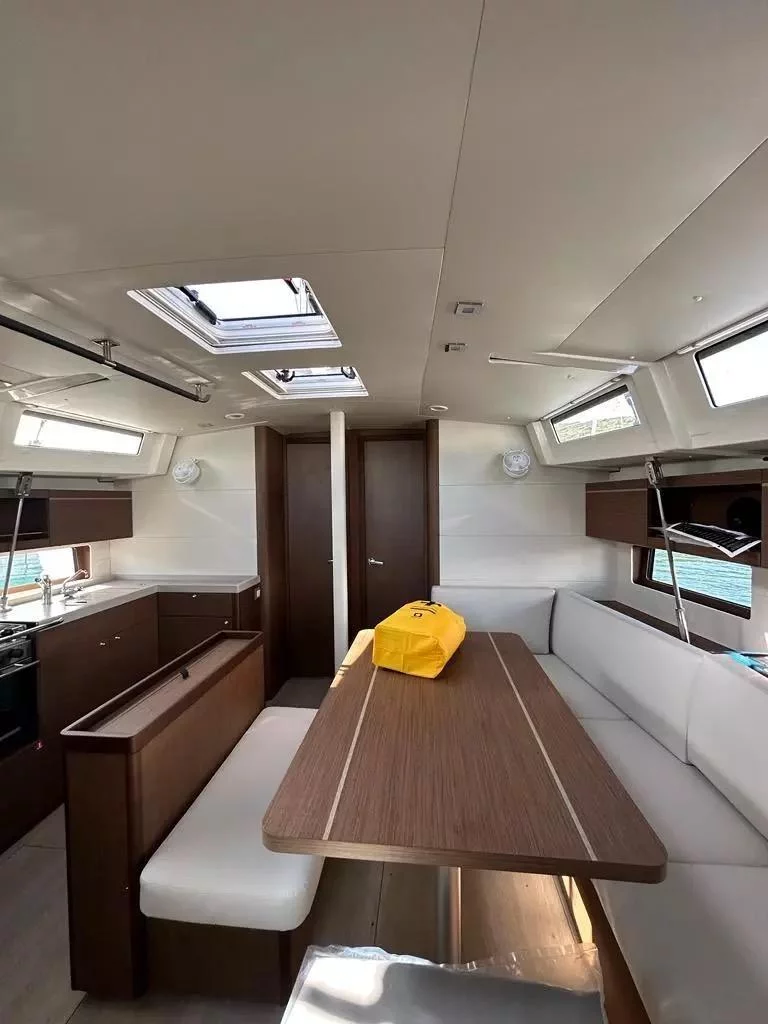 Oceanis 46.1 (5 cab) (Moonraker)  - 10