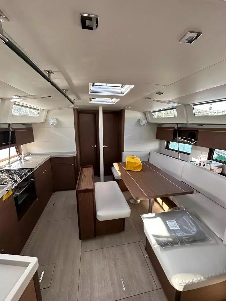Oceanis 46.1 (5 cab) (Moonraker)  - 2