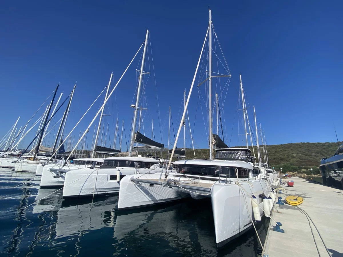 Lagoon 42 (Copernicus (GND) (, WM, , Inverter))  - 24
