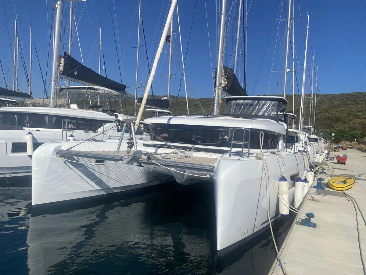 Lagoon 42 (Copernicus (GND) (, WM, , Inverter))  - 15