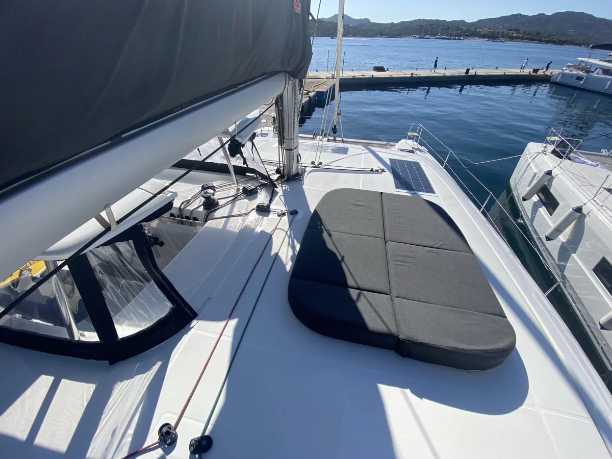 Lagoon 42 (Copernicus (GND) (, WM, , Inverter))  - 12