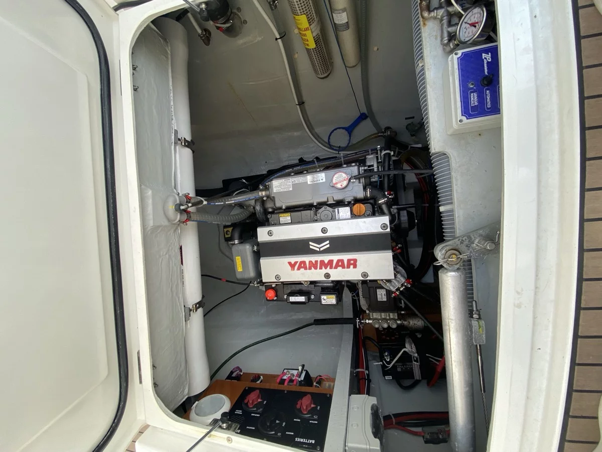 Lagoon 42 (Delta Aquarii)  - 13