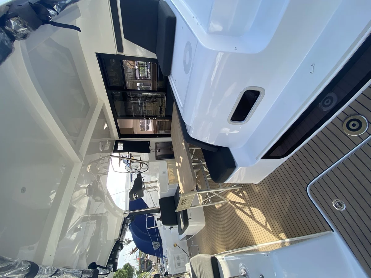 Lagoon 42 (Delta Aquarii)  - 4