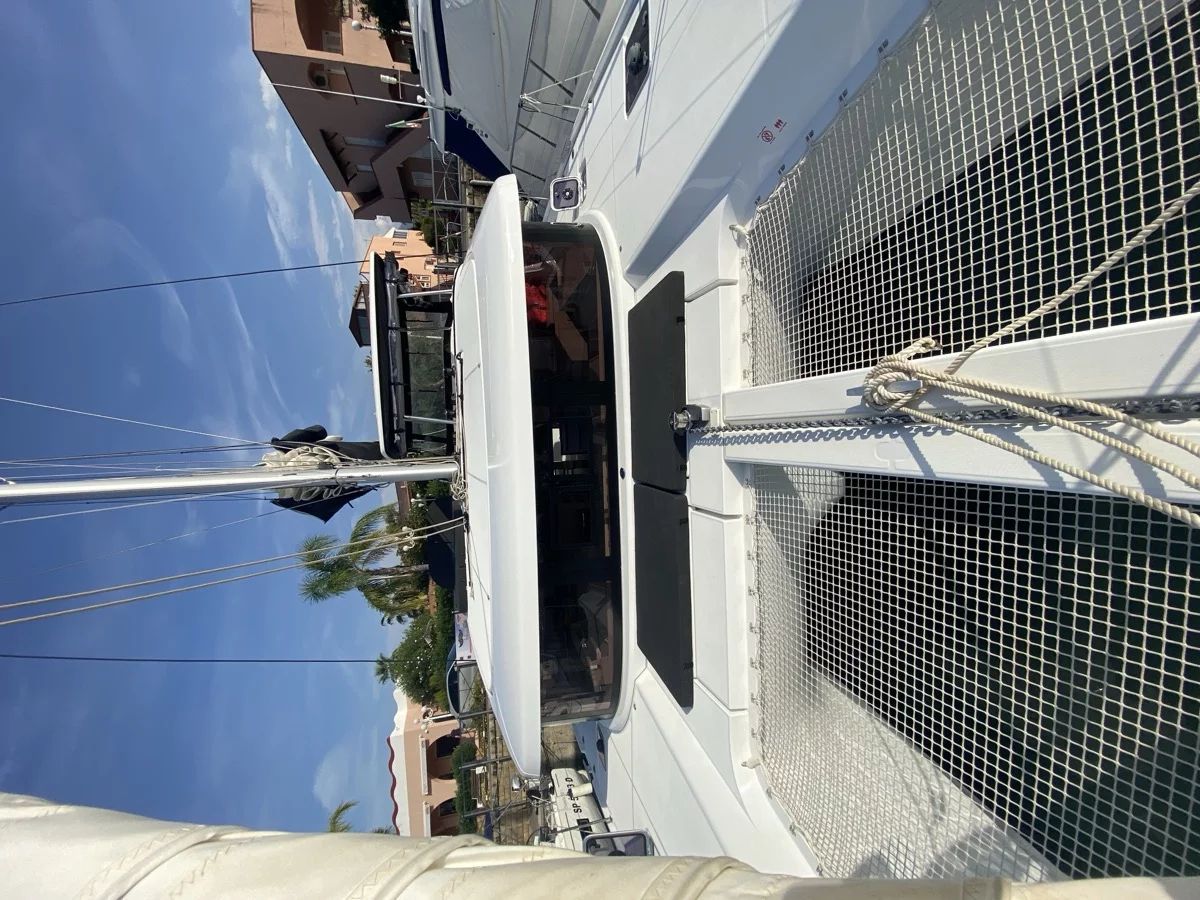 Lagoon 42 (Delta Aquarii)  - 29