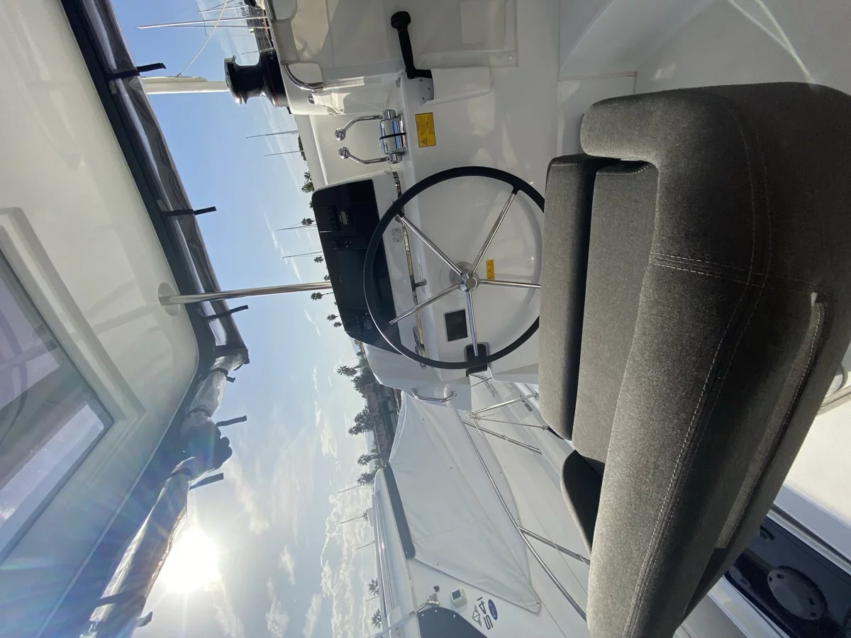 Lagoon 42 (Delta Aquarii)  - 31