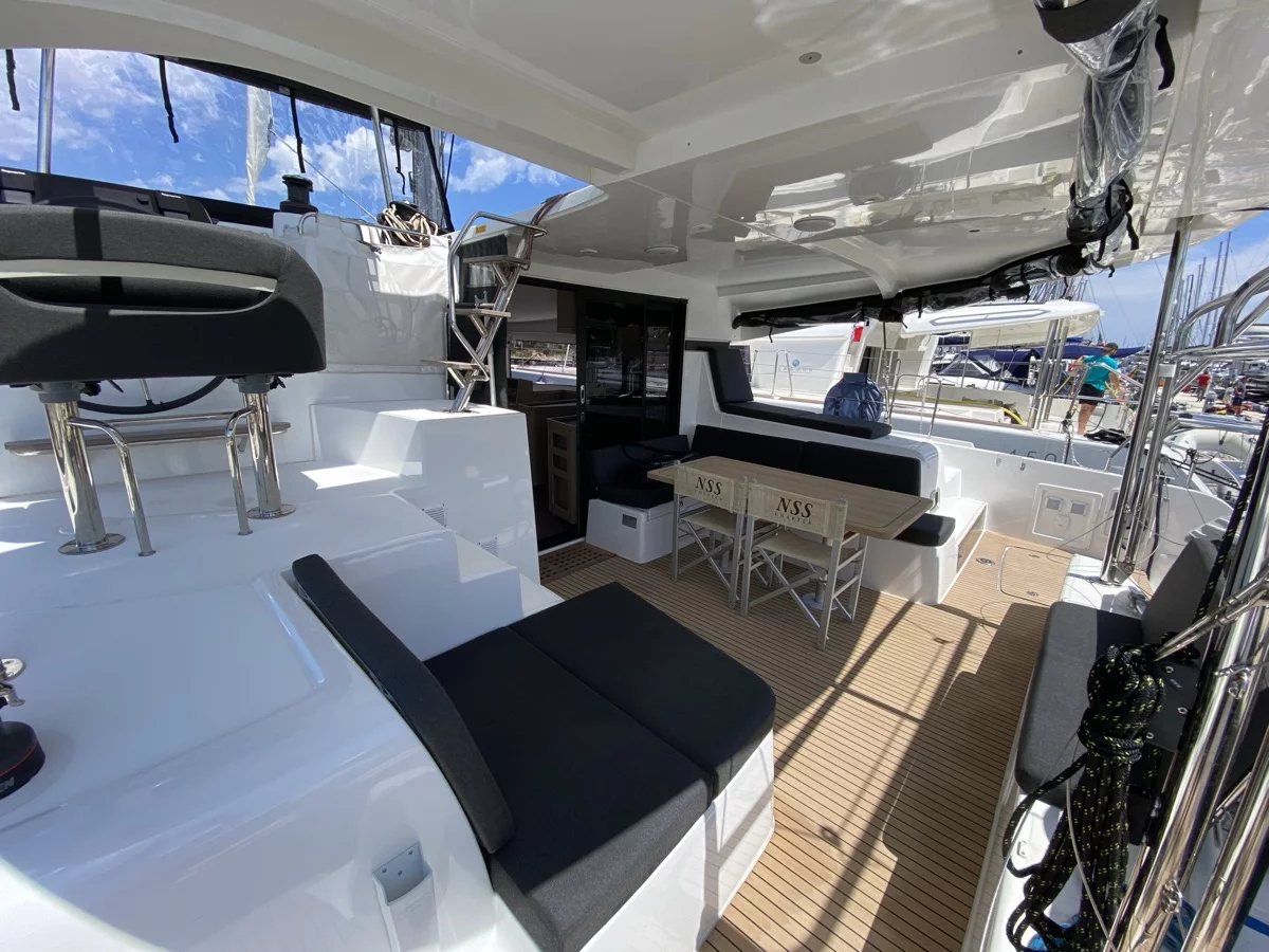 Lagoon 42 (Cetus)  - 19