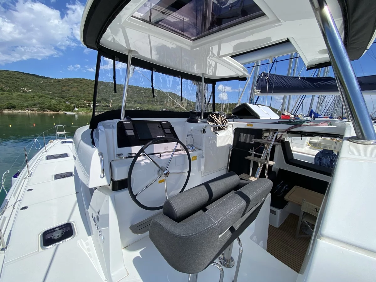 Lagoon 42 (Cetus)  - 7