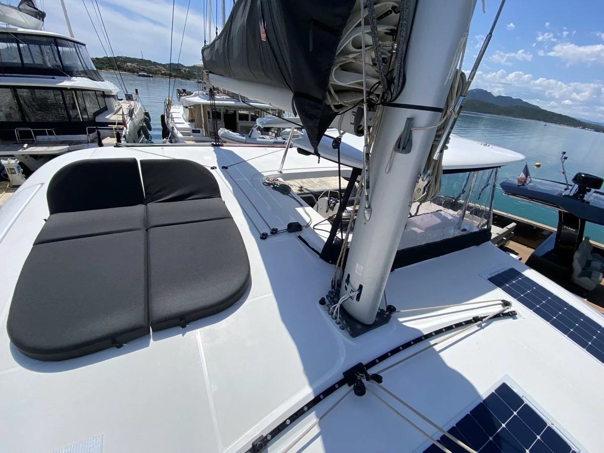Lagoon 42 (Cetus)  - 12