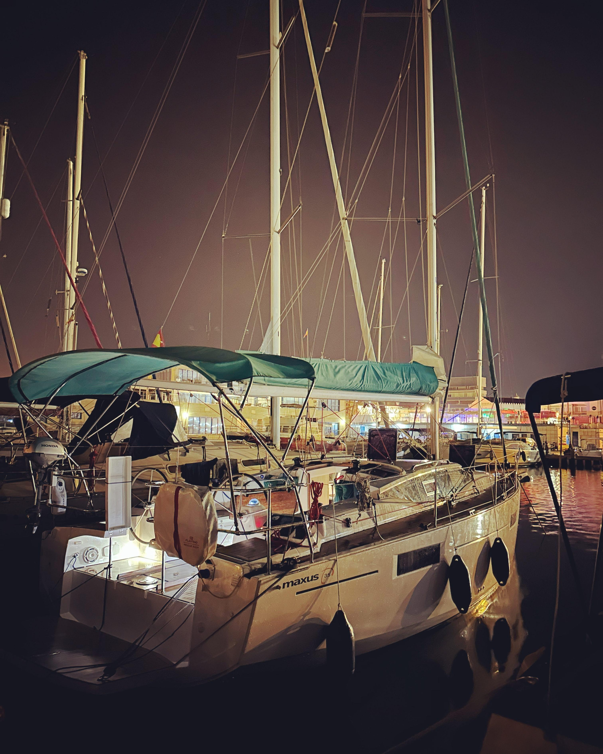 Photo #54 - Maxus 35 (see with our base extra options availability as Air Conditioned) (Angelmiles 2) en Valencia - 21116