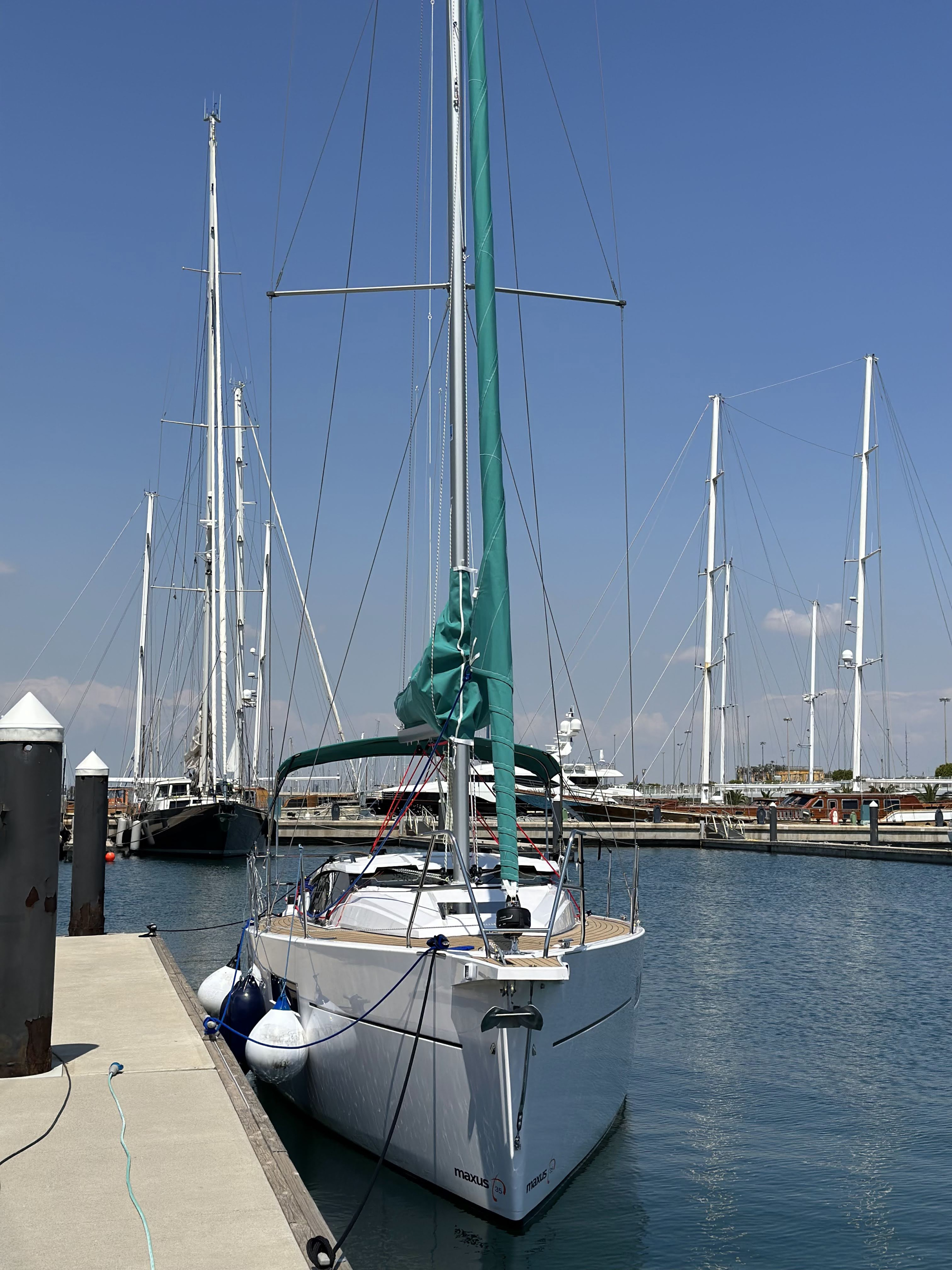 Photo #155 - Maxus 35 (see with our base extra options availability as Air Conditioned) (Angelmiles 2) en Valencia - 21116