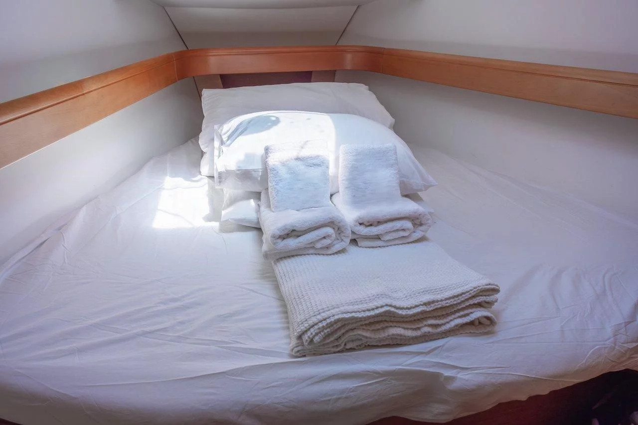 Sun Odyssey 42i (Winter Breeze)  - 13