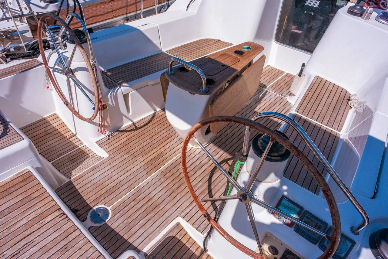 Sun Odyssey 42i (Winter Breeze)  - 7