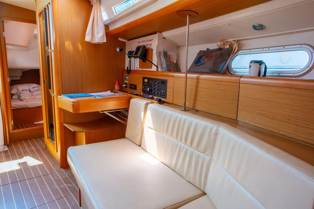 Sun Odyssey 42i (Winter Breeze)  - 5
