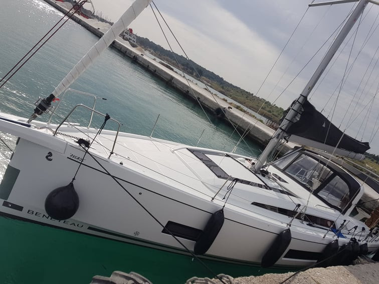 Photo #10 - Oceanis 46.1 (Anemos (, 8kVA, Solar Panels, Bow Thruster, BBQ)) in Volos - 15135