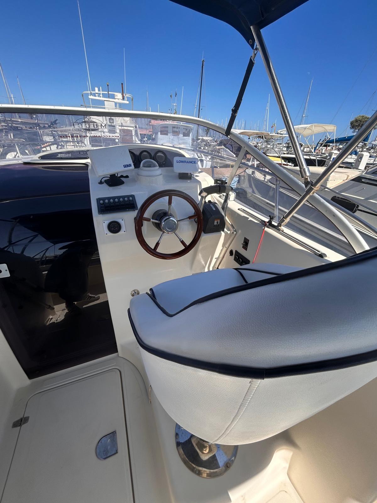 Photo #4 - Poseidon 755 sundeck (Poseidon Sundeck 755) in Roma - 61240