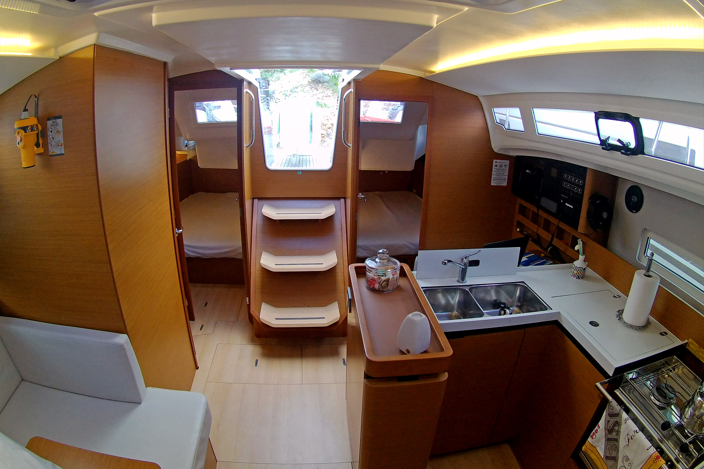 Photo #5 - Sun Odyssey 410 (Evelina) in Lavrion - 15591