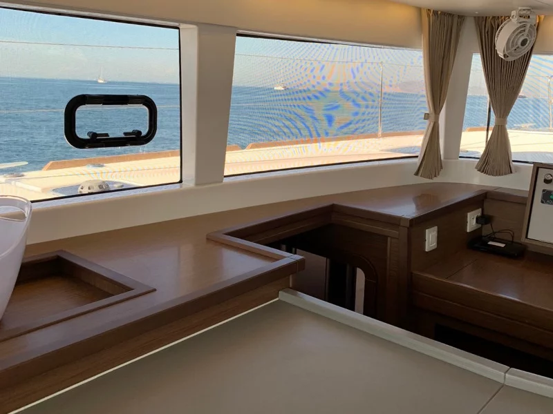 Lagoon 450  Fly (ALKISTIS (generator, air condition, watermaker, undewater lights)) Interior image - 1