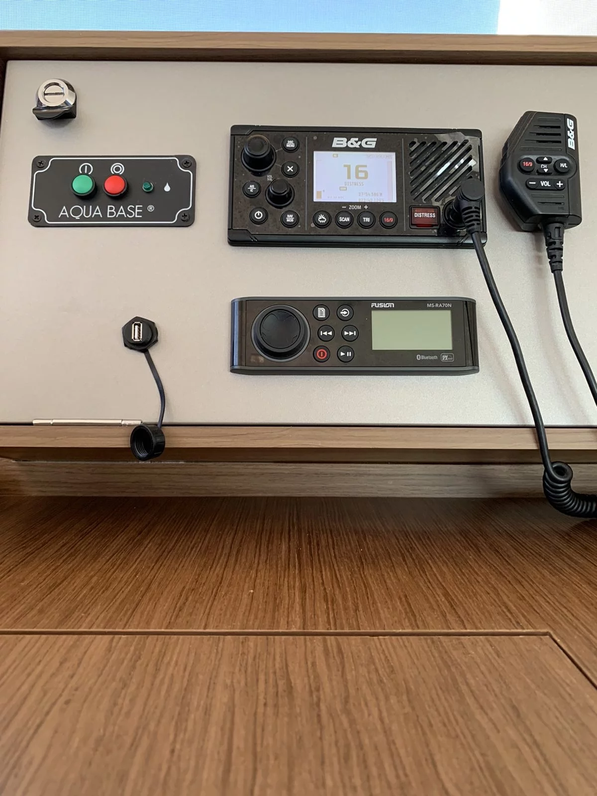 V60-B VHF Marine Radio, DSC, AIS RX/TX
