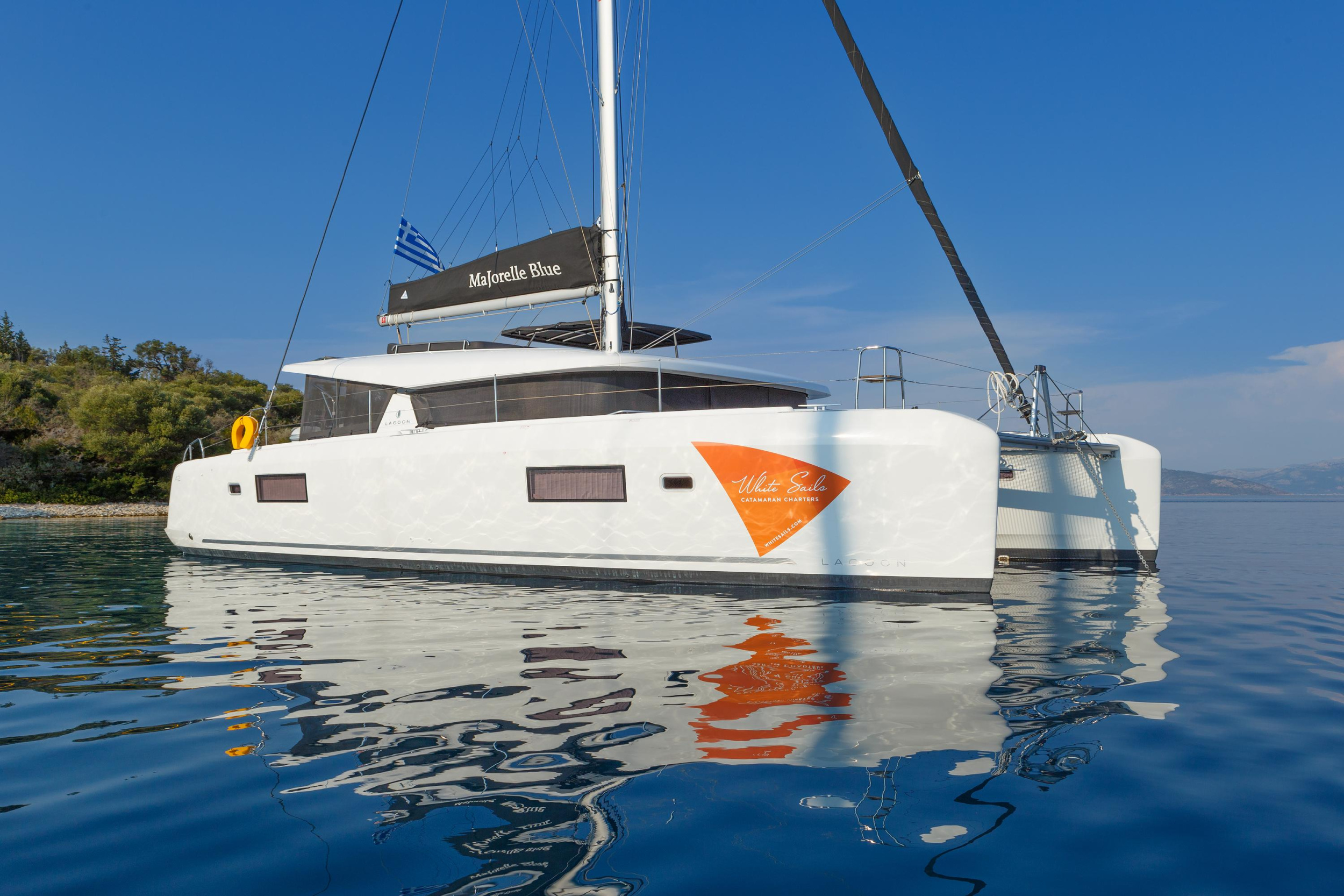 Photo #14 - Lagoon 42 (Majorelle Blue | watermaker) in Preveza - 14013